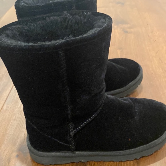 Auth black velvet uggs - Picture 1 of 5